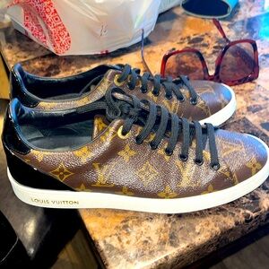 Women’s Louis Vuitton leather shoes size 8 or 38.5, perfect condition